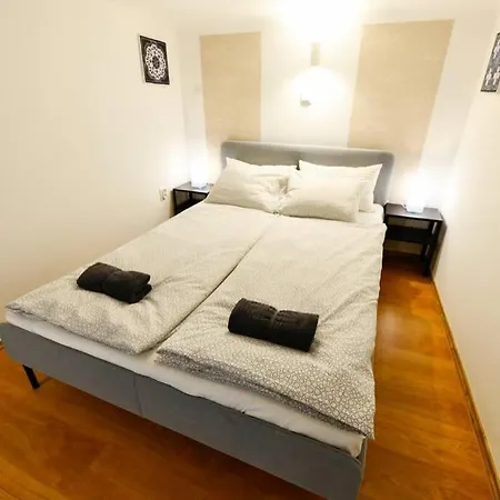 Cosy Two Bedroom Flat In Rottenbiller Str,sky *