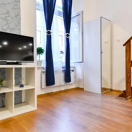 Cosy Two Bedroom Flat In Rottenbiller Str,sky Apartment